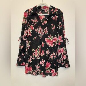 Vintage Floral Women's Wide Bell Sleeves Blouse in Black and Pink Size M‎